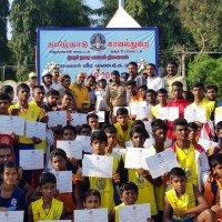Participants at the Mini Marathon with their certificates